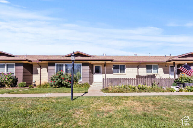 Property Photo:  5582 S 975 E  UT 84405 