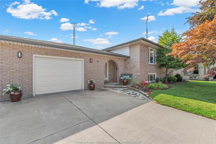 18 Debergh Avenue  Leamington ON N8H 4S9 photo