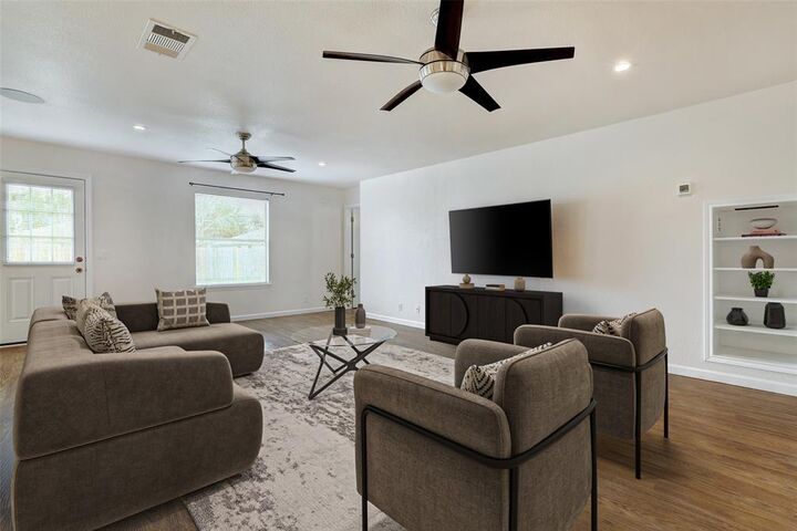 Property Photo: 5006 Daymon Court TX 78634