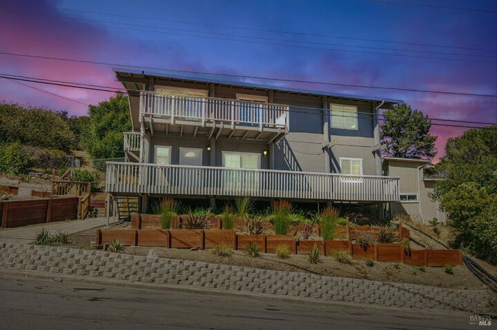 Property Photo:  55 Park Circle  CA 94965 