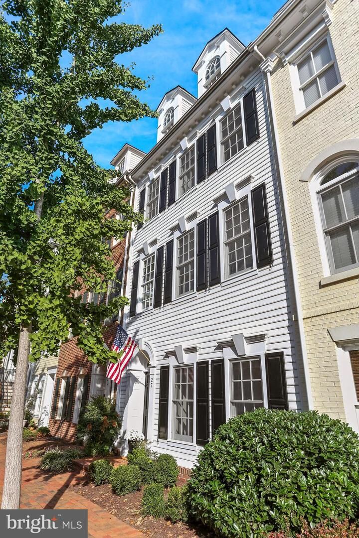 27 Alexander Street  Alexandria VA 22314 photo