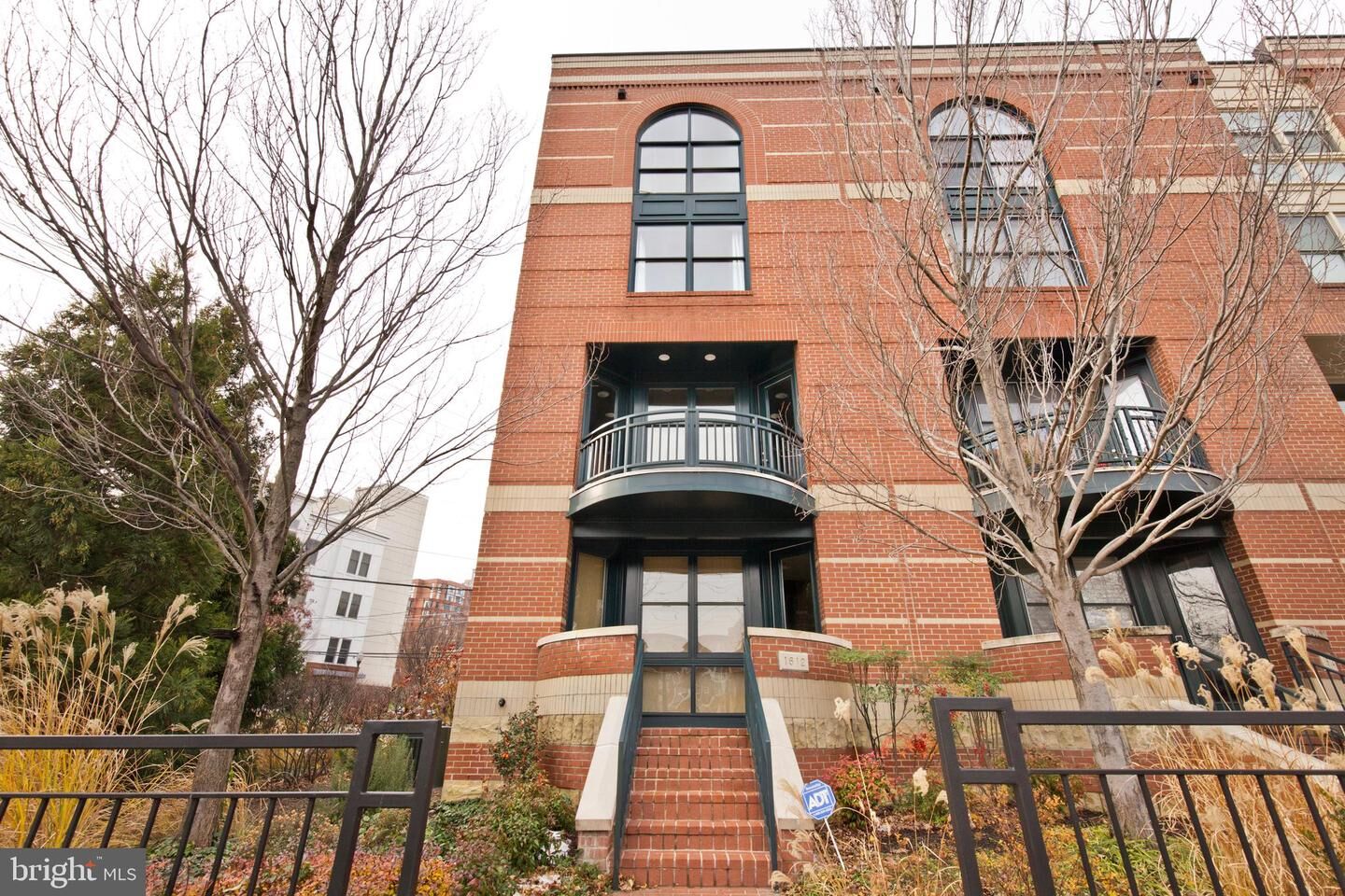 Property Photo: 1612 N Rhodes Street VA 22209