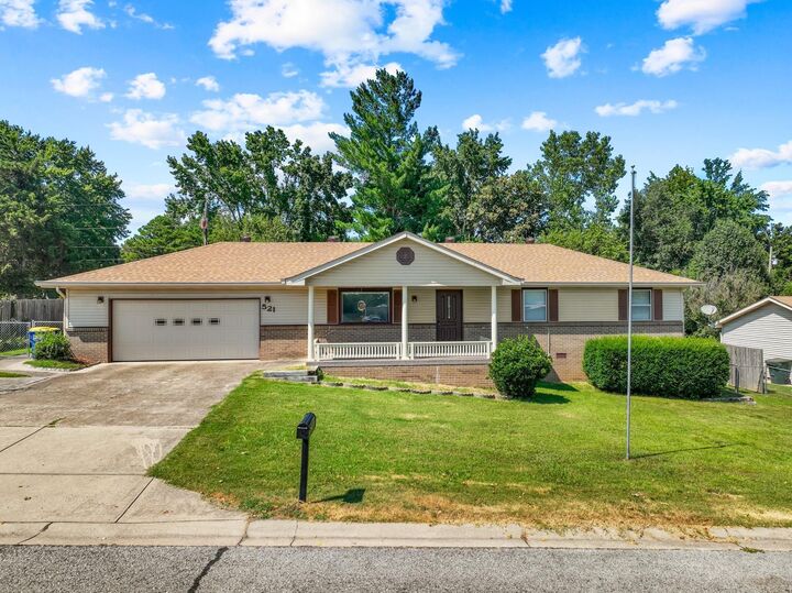 Property Photo: 521 E 13th Street AR 72653