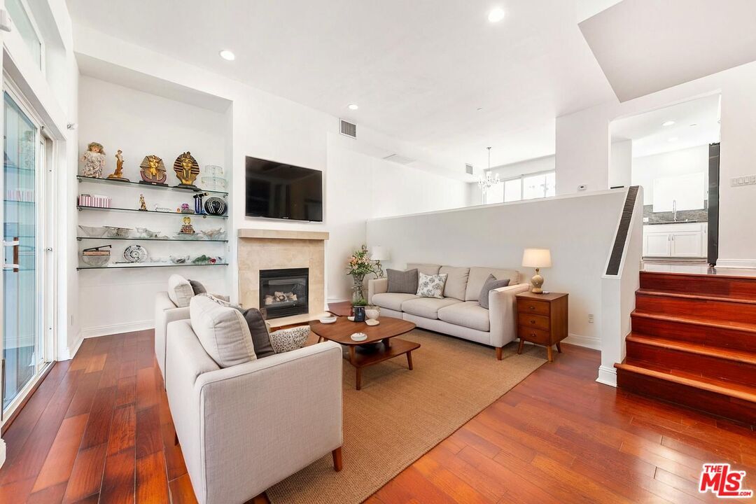 Property Photo:  1020 Hilldale Ave  CA 90069 