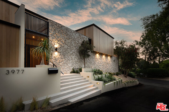 Property Photo:  3977 Oeste Ave  CA 91604 