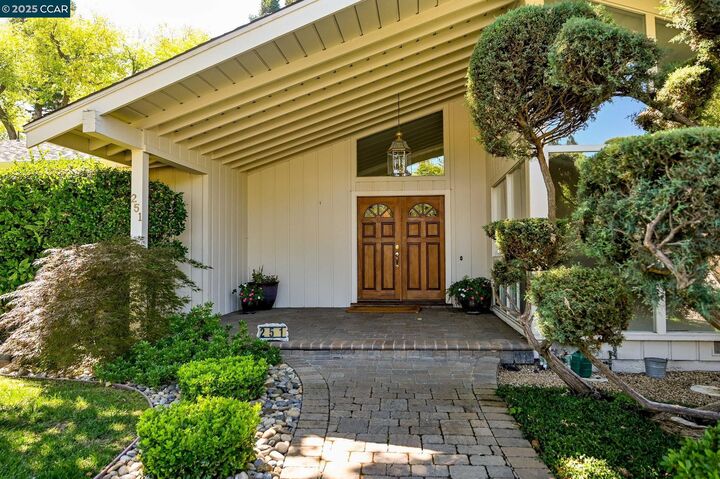 Property Photo:  251 Paraiso  CA 94526 