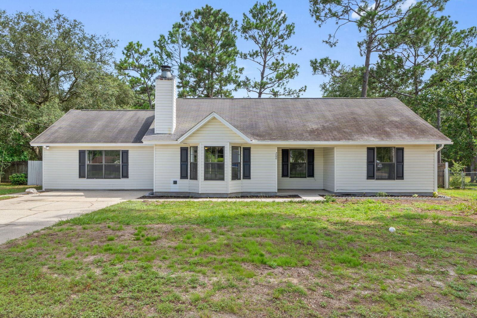 Property Photo: 200 W Walker Circle FL 32539