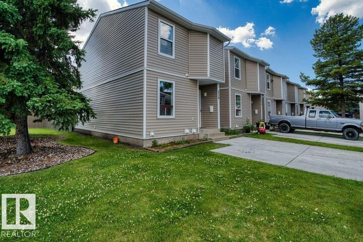 Property Photo:  650 Saddleback Road NW  AB T6J 4Z3 
