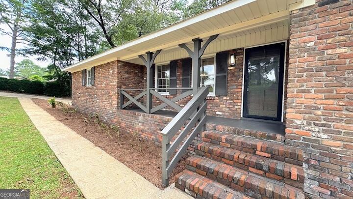 Property Photo:  106 Hawthorne Street  AL 35160 