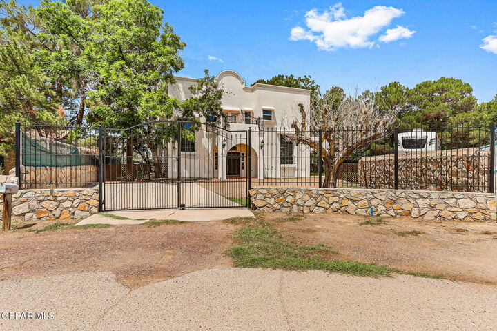 Property Photo: 317 Riverside Drive TX 79915