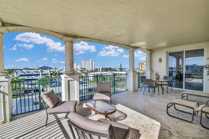 Property Photo: 9 NE 20th Ave Ph3 FL 33441