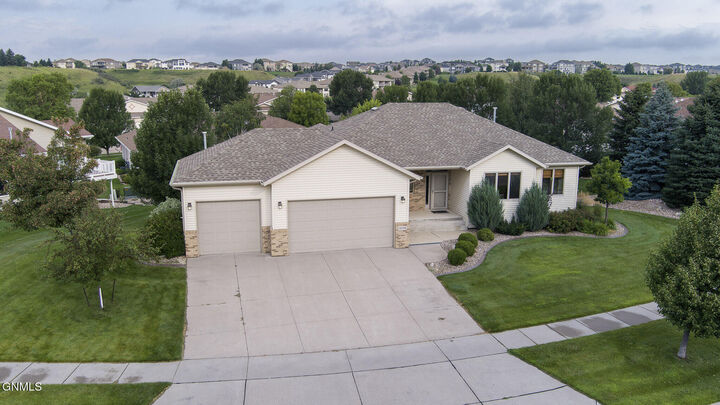 2000 Valley Drive  Bismarck ND 58503 photo