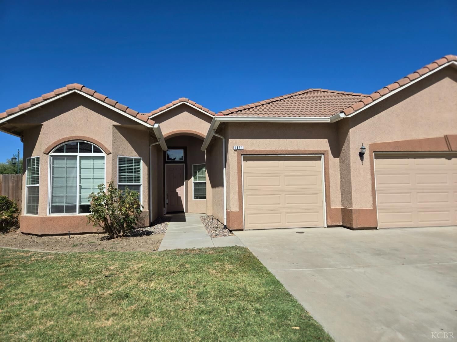 Property Photo:  1131 Paradise Drive  CA 93245 