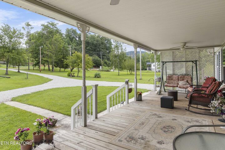 Property Photo: 5273 White Oak Rd TN 37729