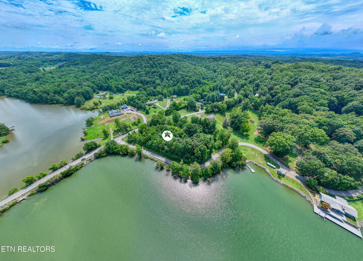 5980 Lakeside Drive  Lenoir City TN 37772 photo