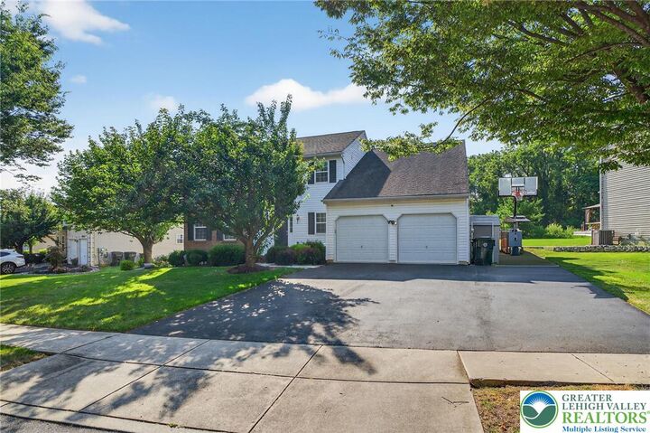 Property Photo:  1516 Silo Hill Lane  PA 18031 