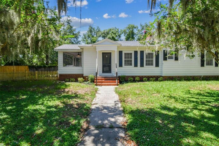 Property Photo: 425 E Vine Street FL 33830