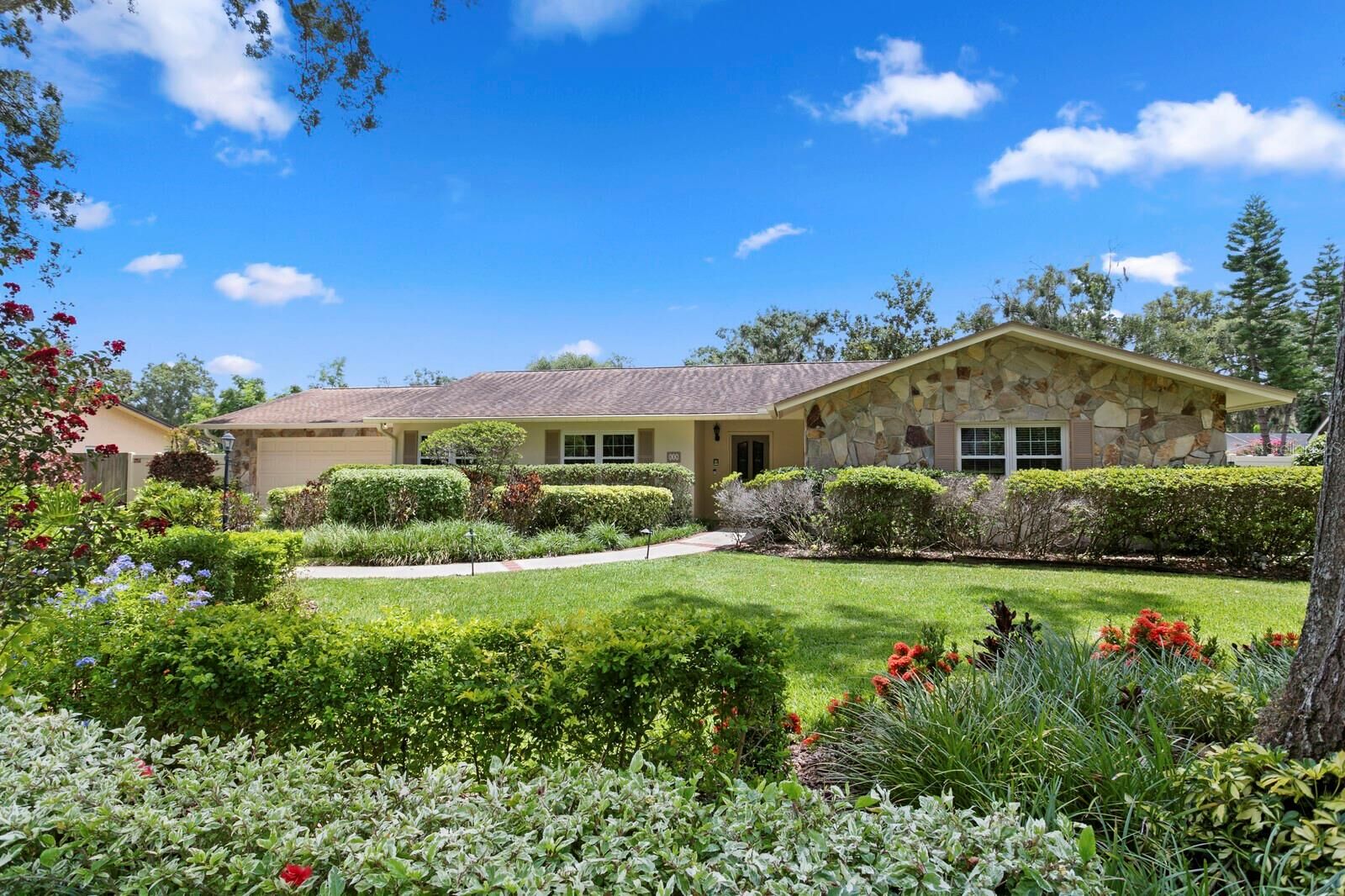 Property Photo:  818 Gascon Place  FL 33617 