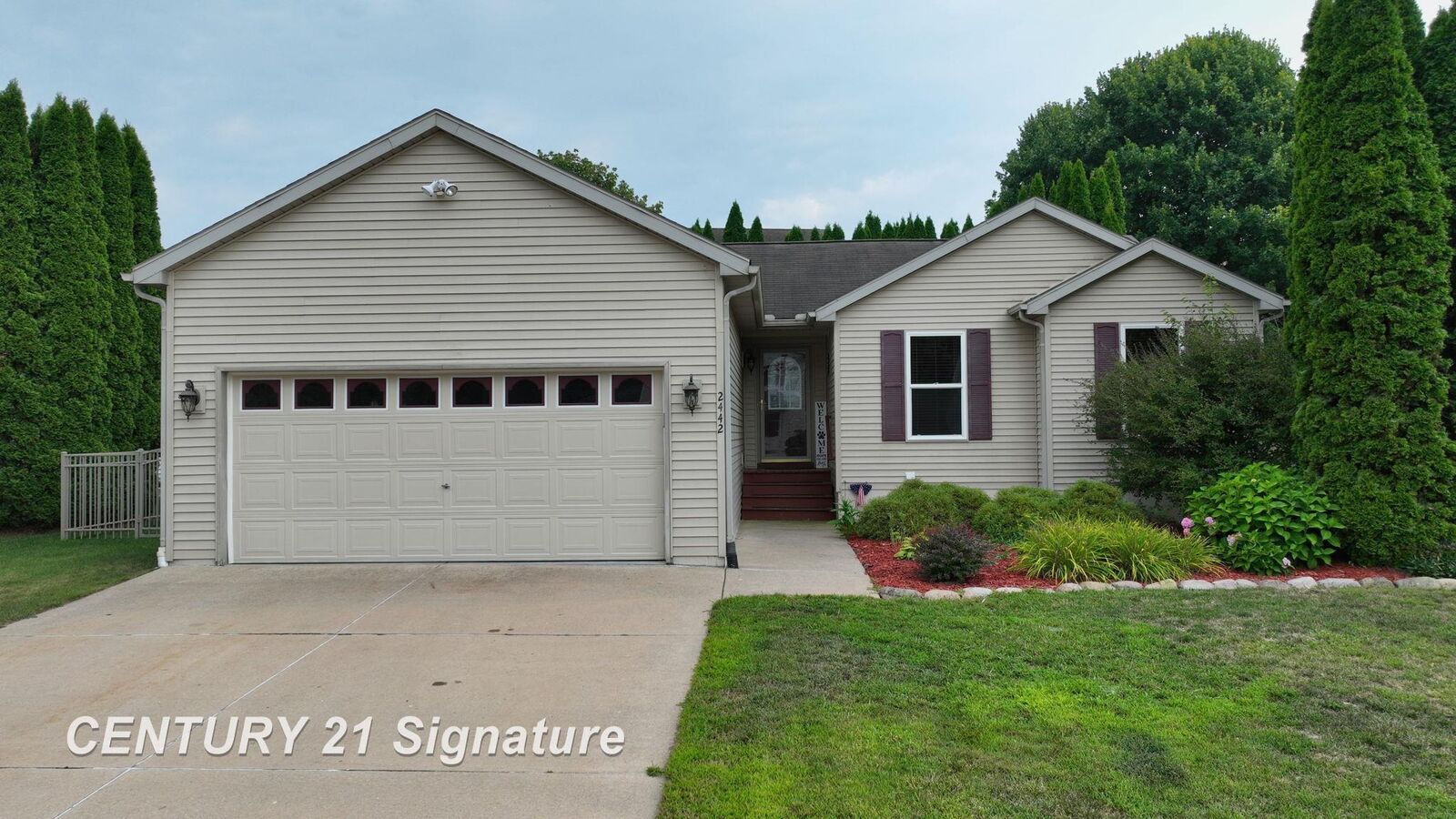 Property Photo: 2442 Hickory Circle Drive Road MI 48855