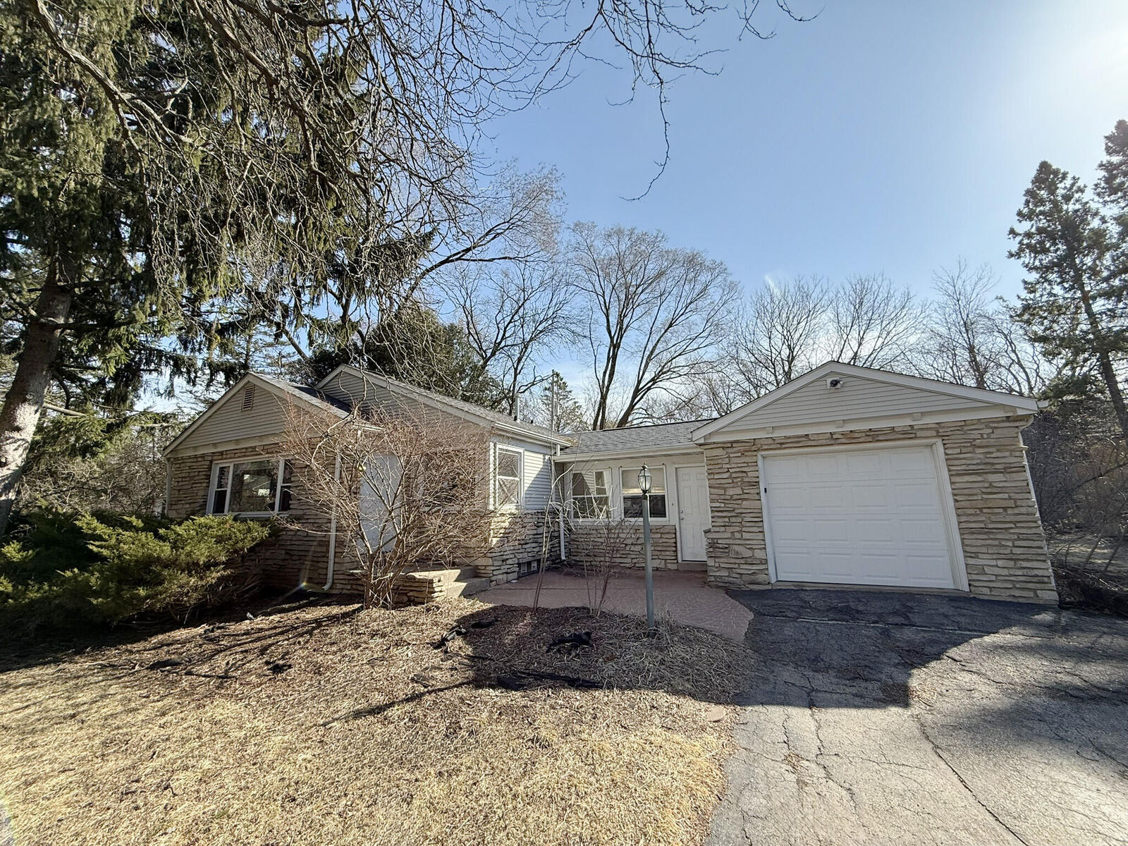 Property Photo:  8424 N Fox Croft Ln  WI 53217 