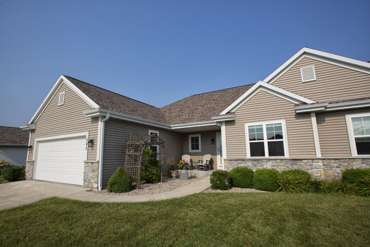 292 E Redding Cir  Belgium WI 53004 photo