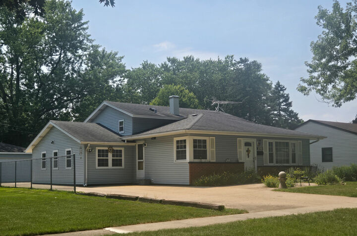 2201 Kingfisher Lane  Rolling Meadows IL 60008 photo