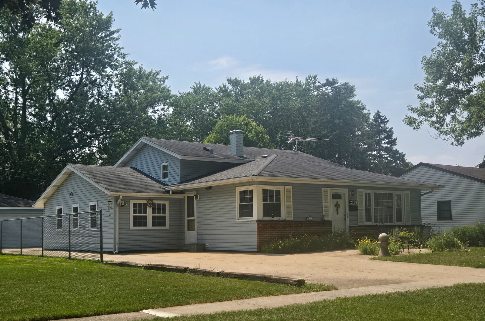Property Photo:  2201 Kingfisher Lane  IL 60008 