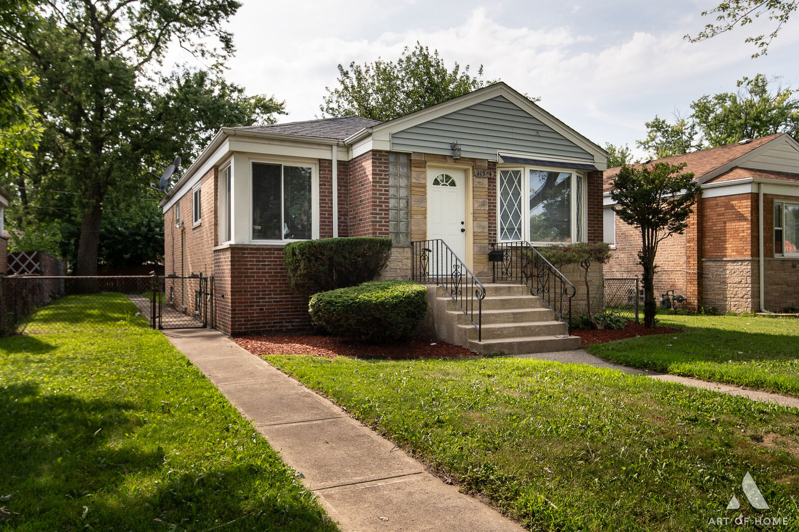 Property Photo: 14504 Woodlawn Avenue IL 60419