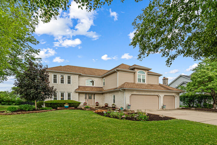 Property Photo:  1440 Monarch Circle  IL 60564 