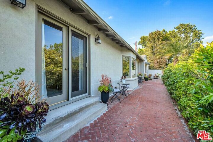 Property Photo:  10321 Rochester Avenue  CA 90024 