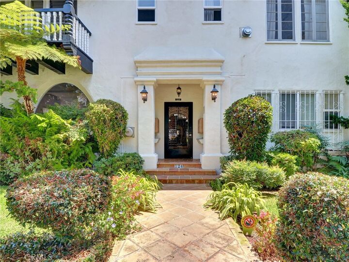 Property Photo:  124 S Elm Drive 7  CA 90212 