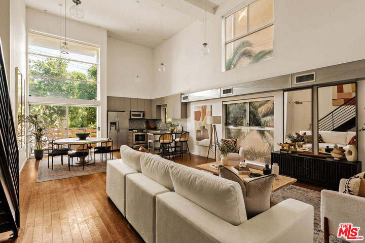Property Photo:  7062 Hawthorn Avenue 103  CA 90028 