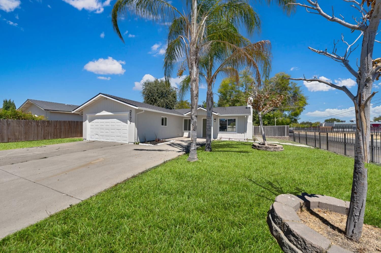 Property Photo: 2177 Oneil Way CA 95822