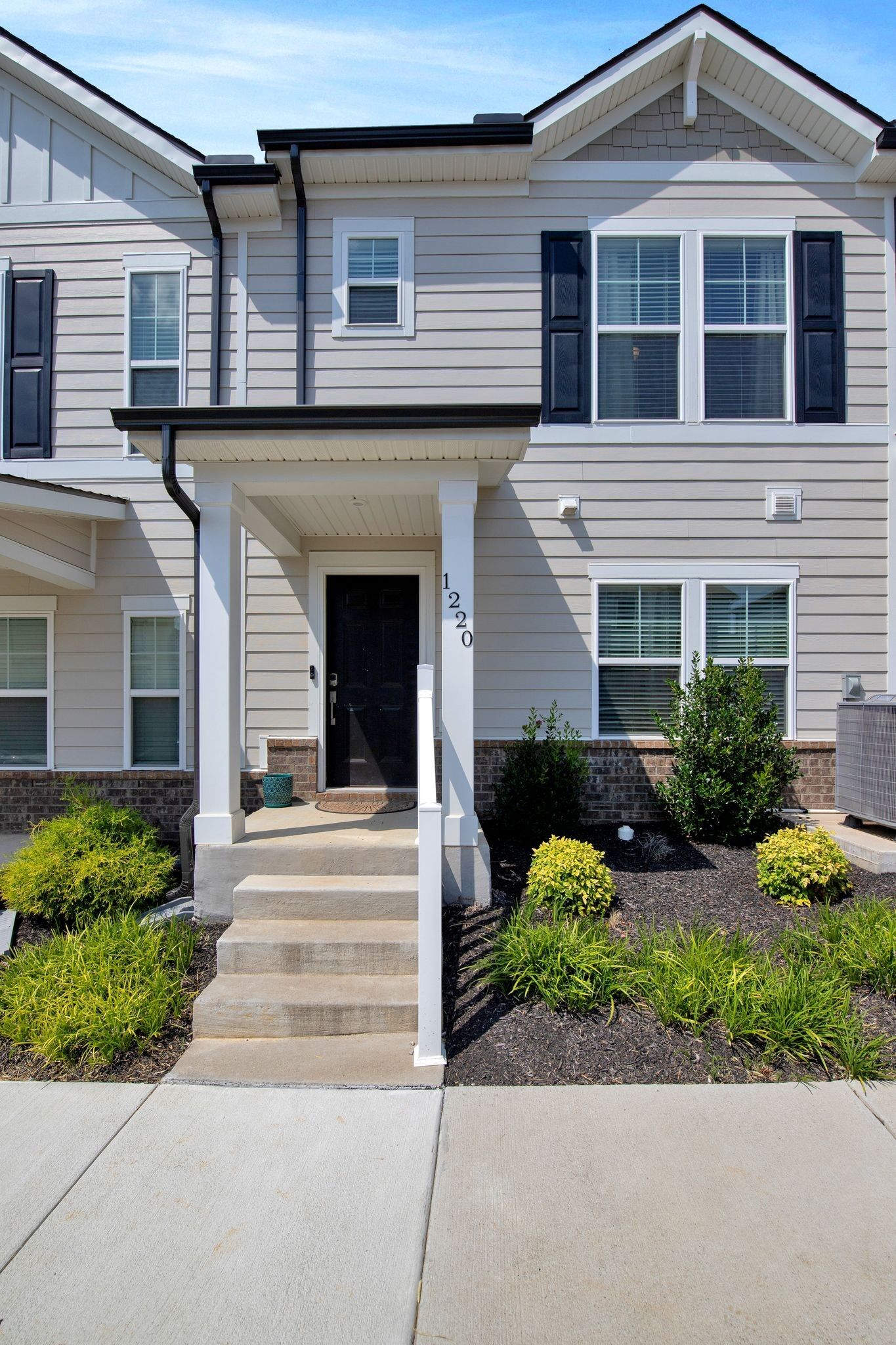 Property Photo: 1220 Foxton Ln TN 37013