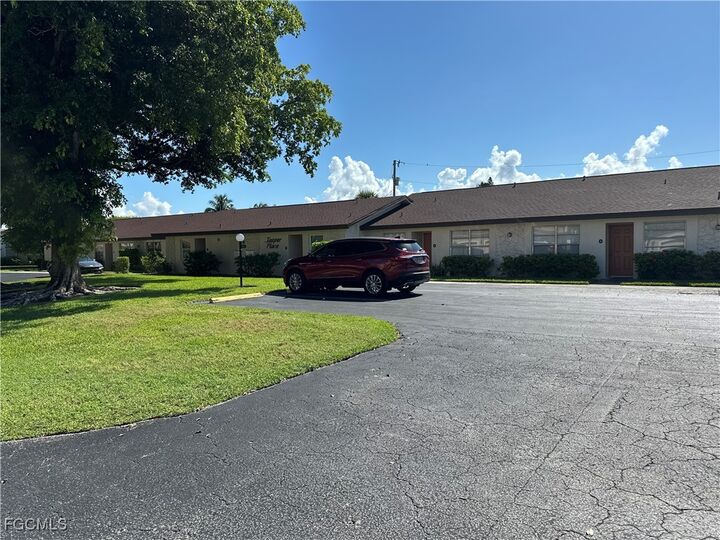 Property Photo: 4611 SE 5th Place 8 FL 33904