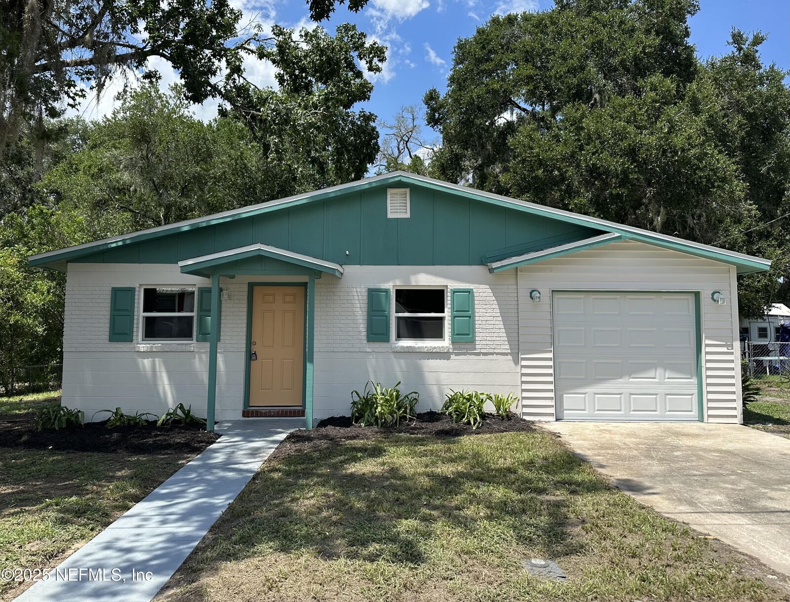 Property Photo: 2608 Oak Street FL 32177