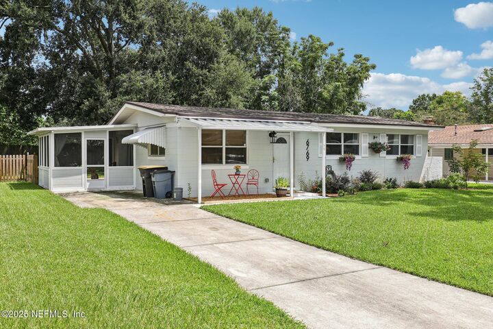Property Photo: 6769 Daughtry Boulevard S FL 32210