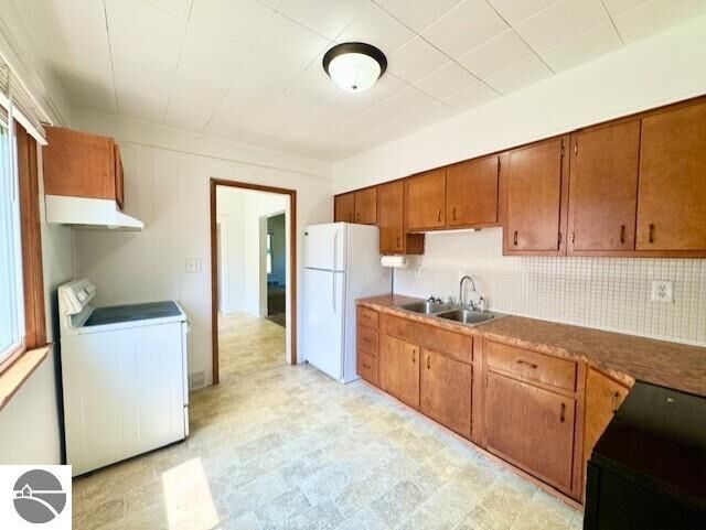 Property Photo:  730 N River  MI 48801