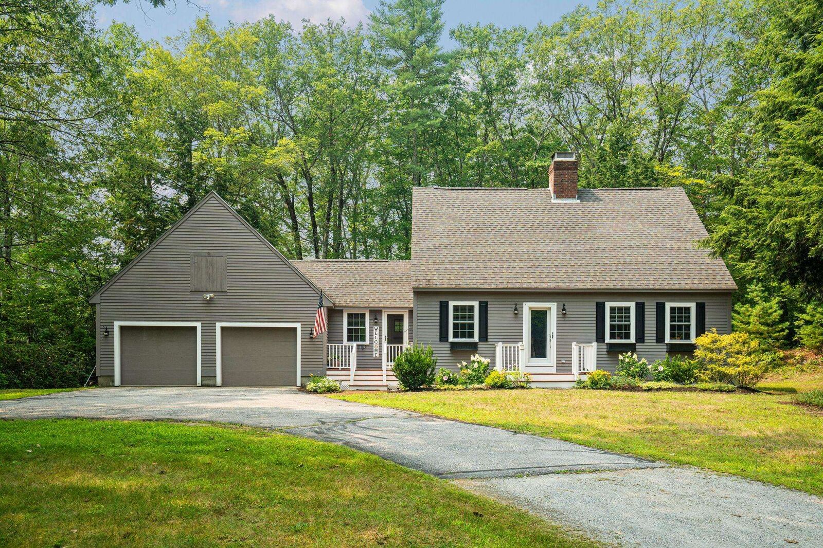 Property Photo:  7 East Sutton Road  NH 03278 