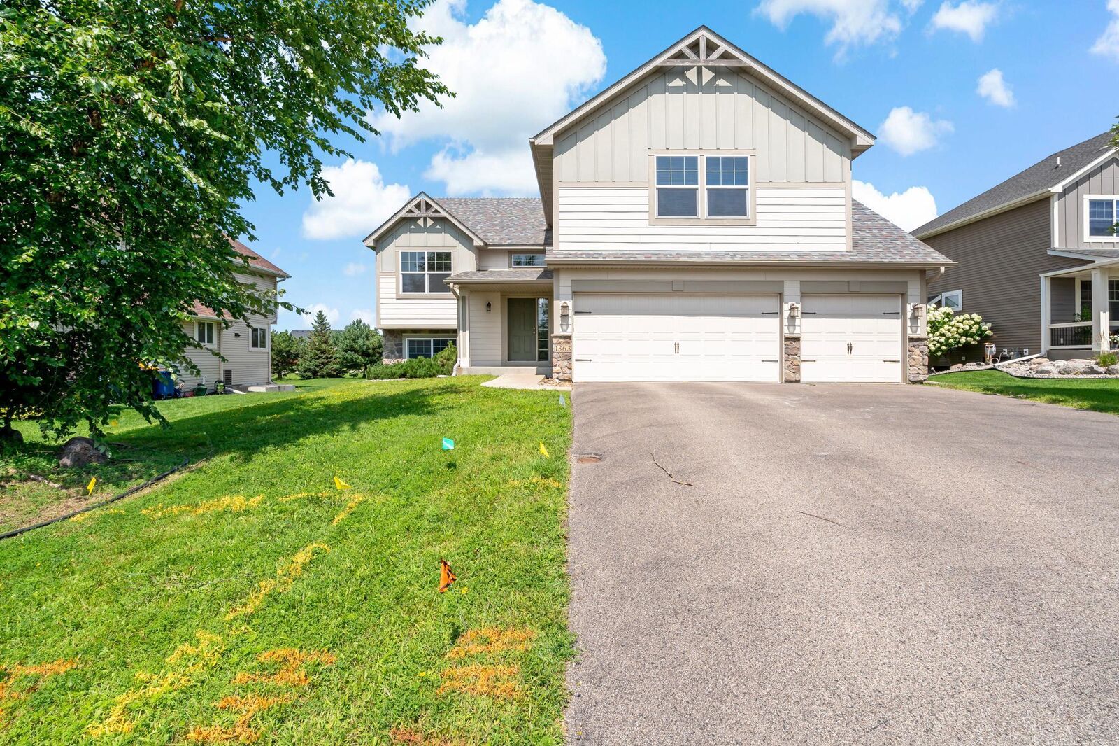 Property Photo:  1363 Ridge Lane  MN 55379 