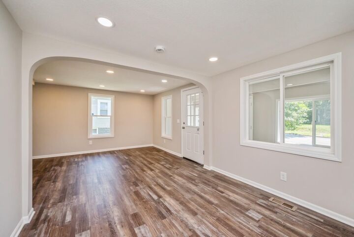 Property Photo:  1747 York Avenue  MN 55106 