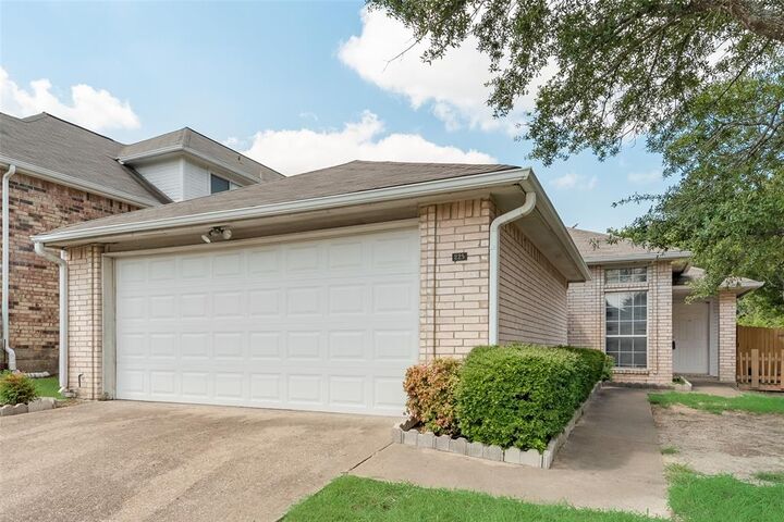 Property Photo: 225 Juniper Ridge Court TX 75115