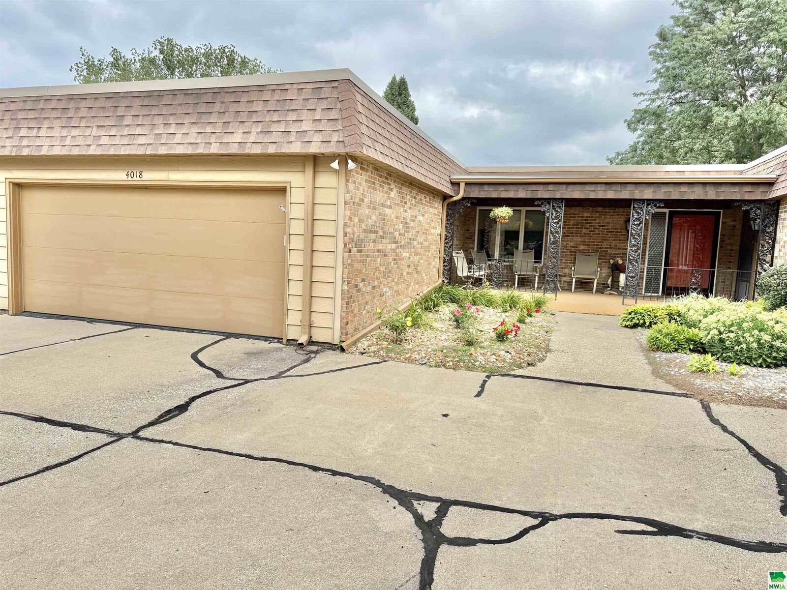 Property Photo: 4018 Hiawatha West IA 51104
