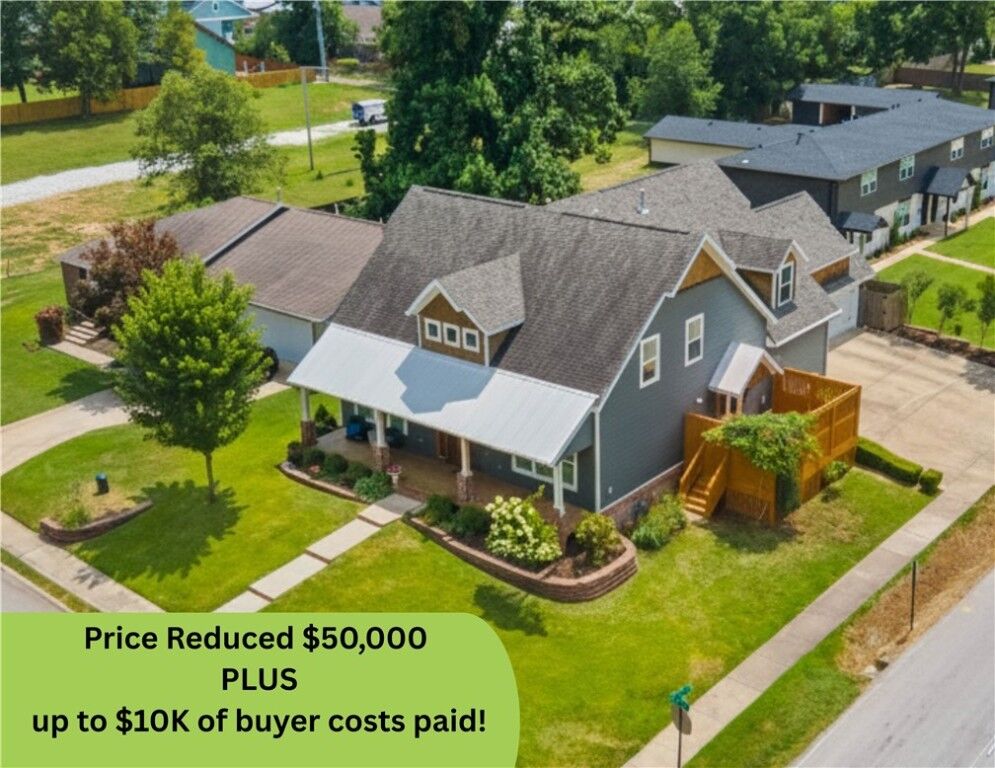 Property Photo:  415 NW 5th Street  AR 72712