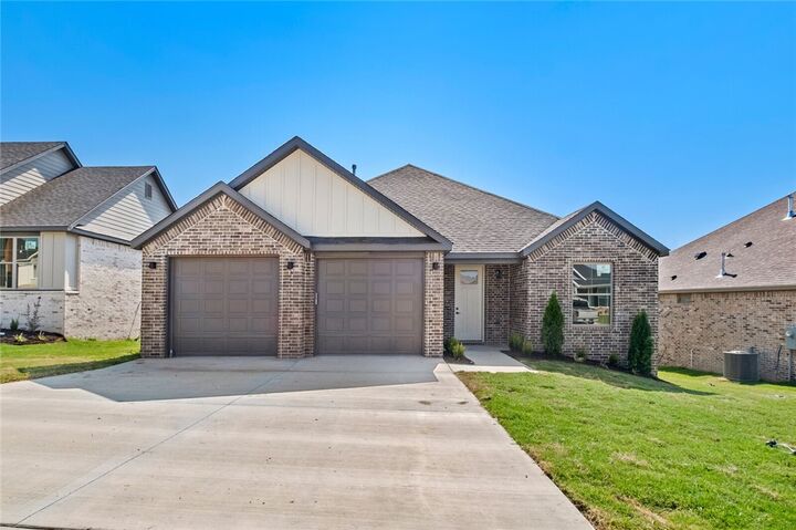 111 N Eagle Mountain Street  Prairie Grove AR 72753 photo