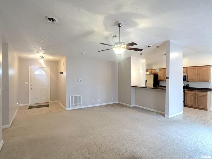 Property Photo:  2020 E Creekwood Drive  IL 62901 