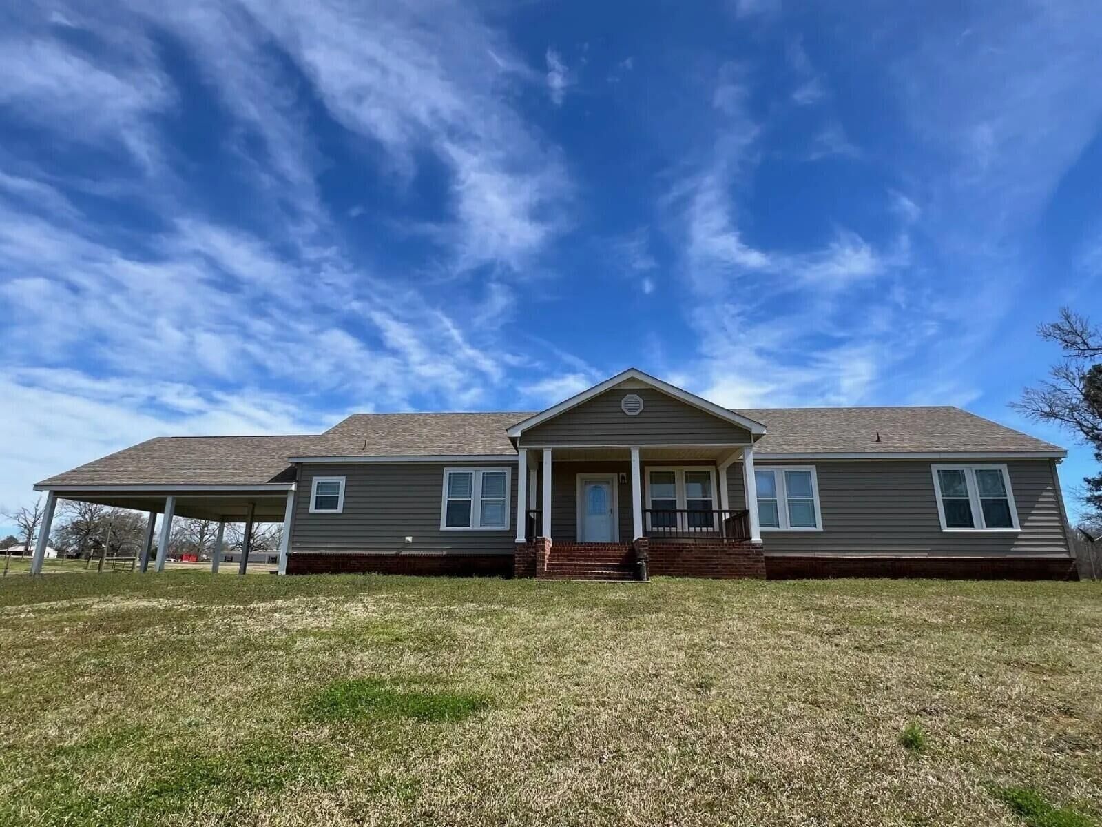 Property Photo:  300 Sawmill Rd  LA 71406 