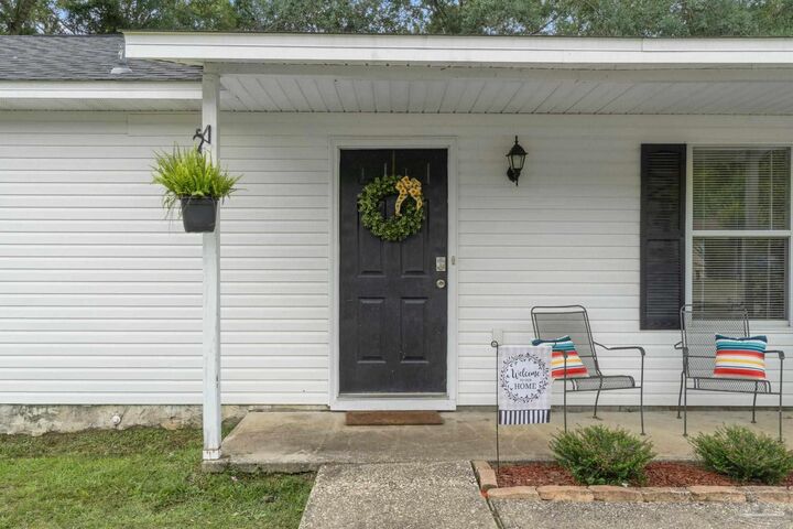 Property Photo: 537 Greenbury Dr FL 32533