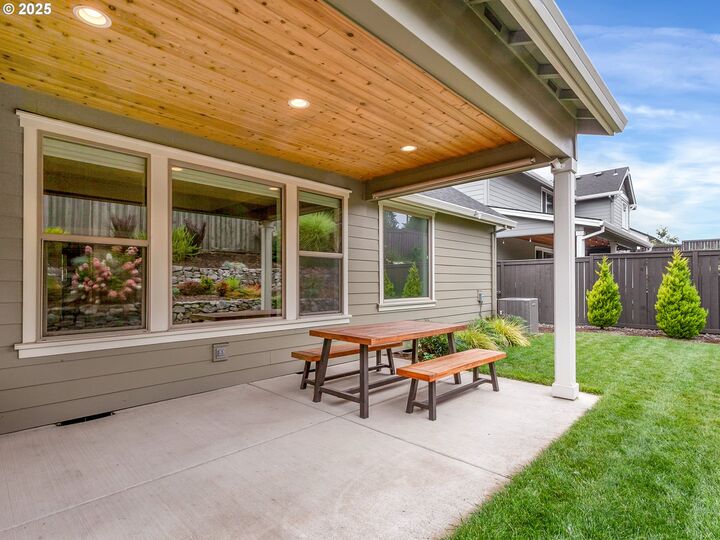 Property Photo:  4057 Heron Dr  OR 97068 