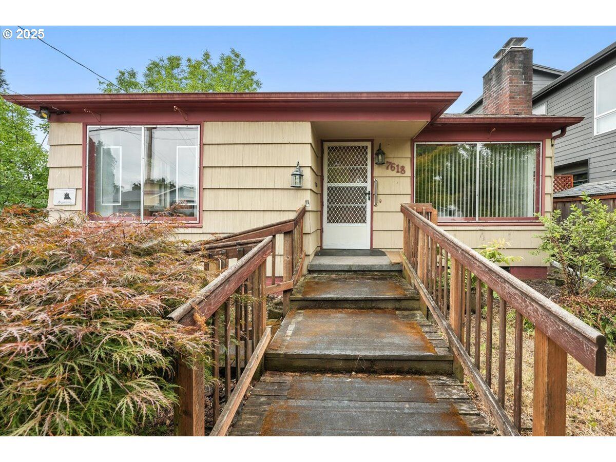 Property Photo:  7618 SE Clay St  OR 97215 